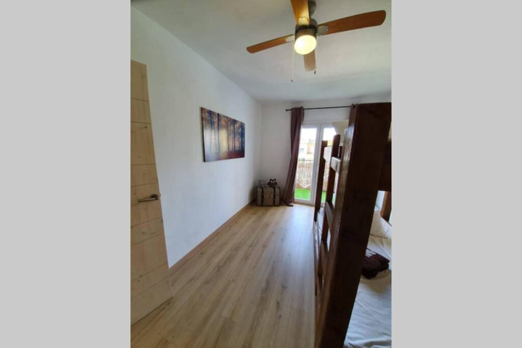 Bonito Piso Frente A La Playa Con Parking Privado. * Ampuriabrava