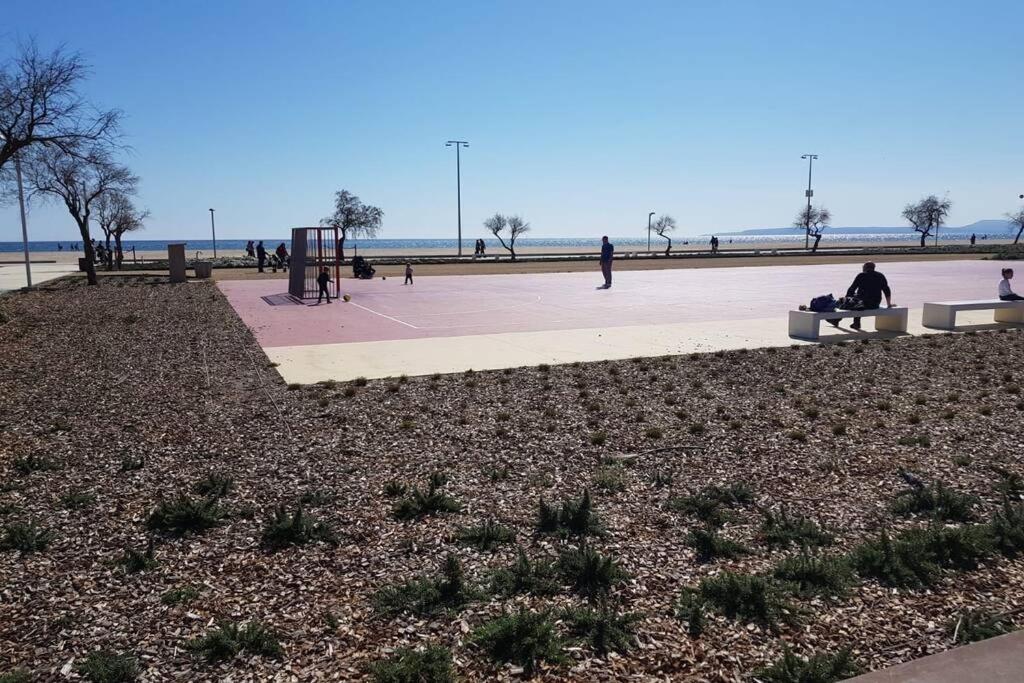 Bonito Piso Frente A La Playa Con Parking Privado. * Ampuriabrava