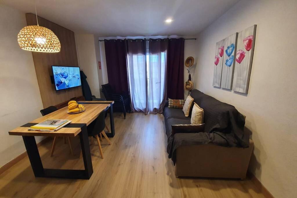 Bonito Piso Frente A La Playa Con Parking Privado. Apartamento