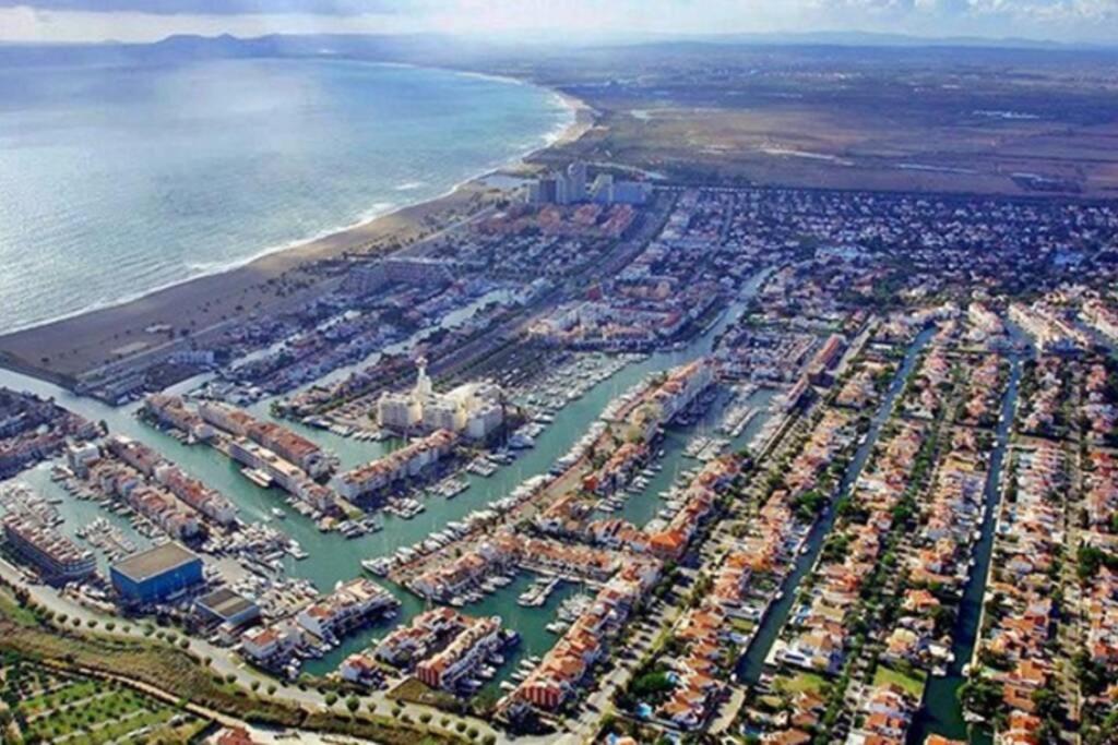 Apartamento Bonito Piso Frente A La Playa Con Parking Privado.