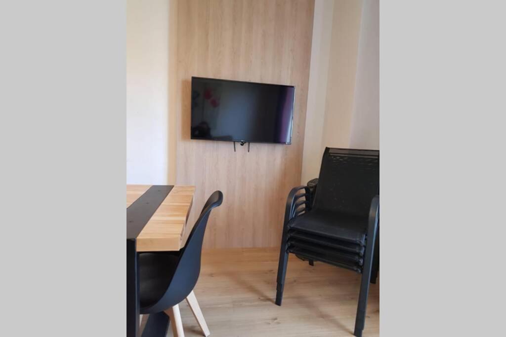 Bonito Piso Frente A La Playa Con Parking Privado. Ampuriabrava