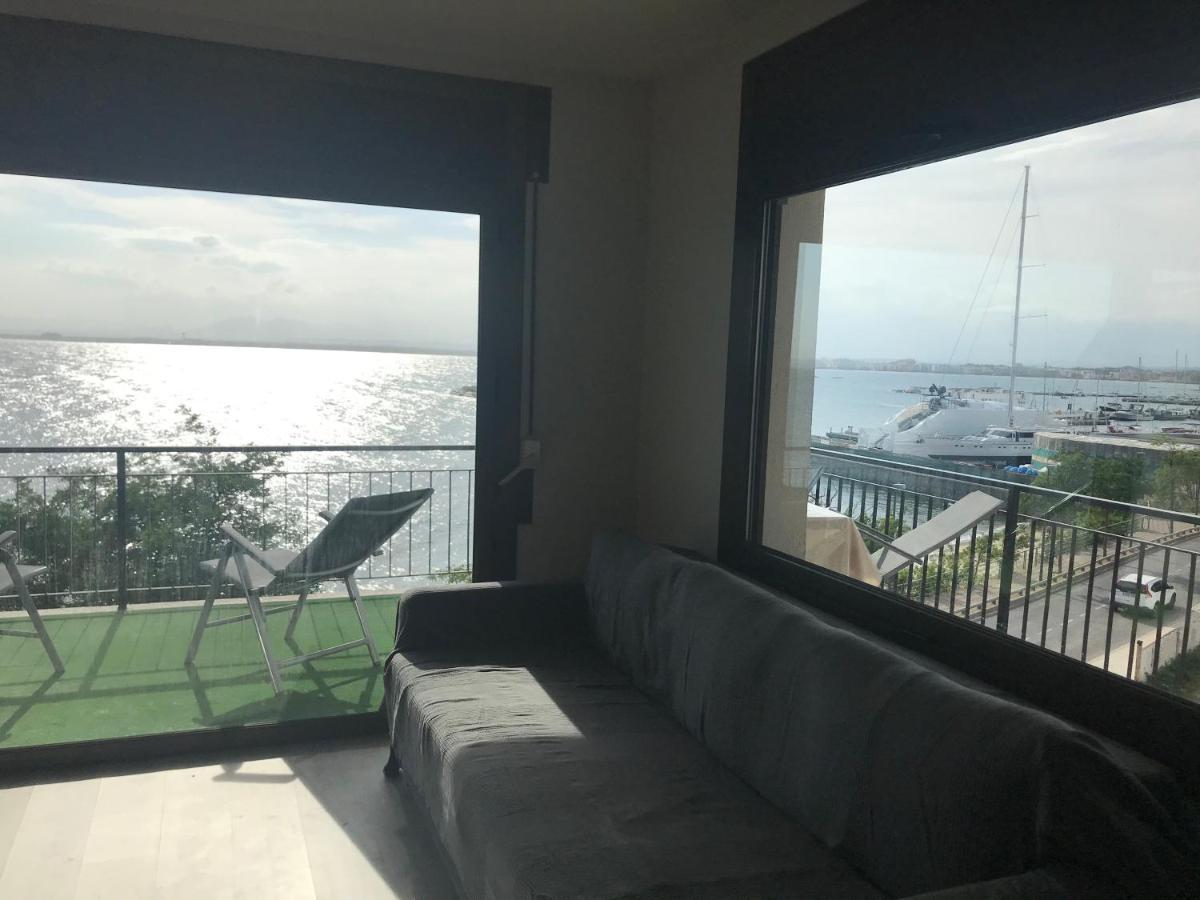 Apartment Far Bay Roses