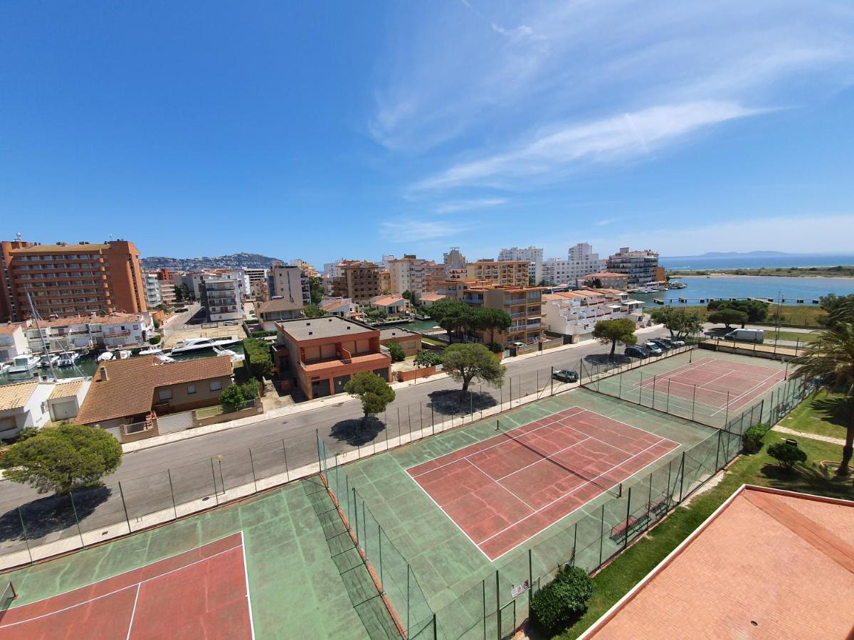 Estudio Grisland Pool Apartment Roses