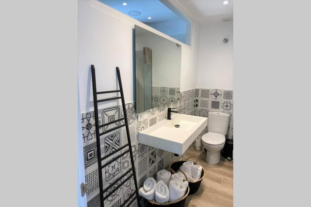 Passeig Ii - In Center With Sea Views Apartment Cadaques