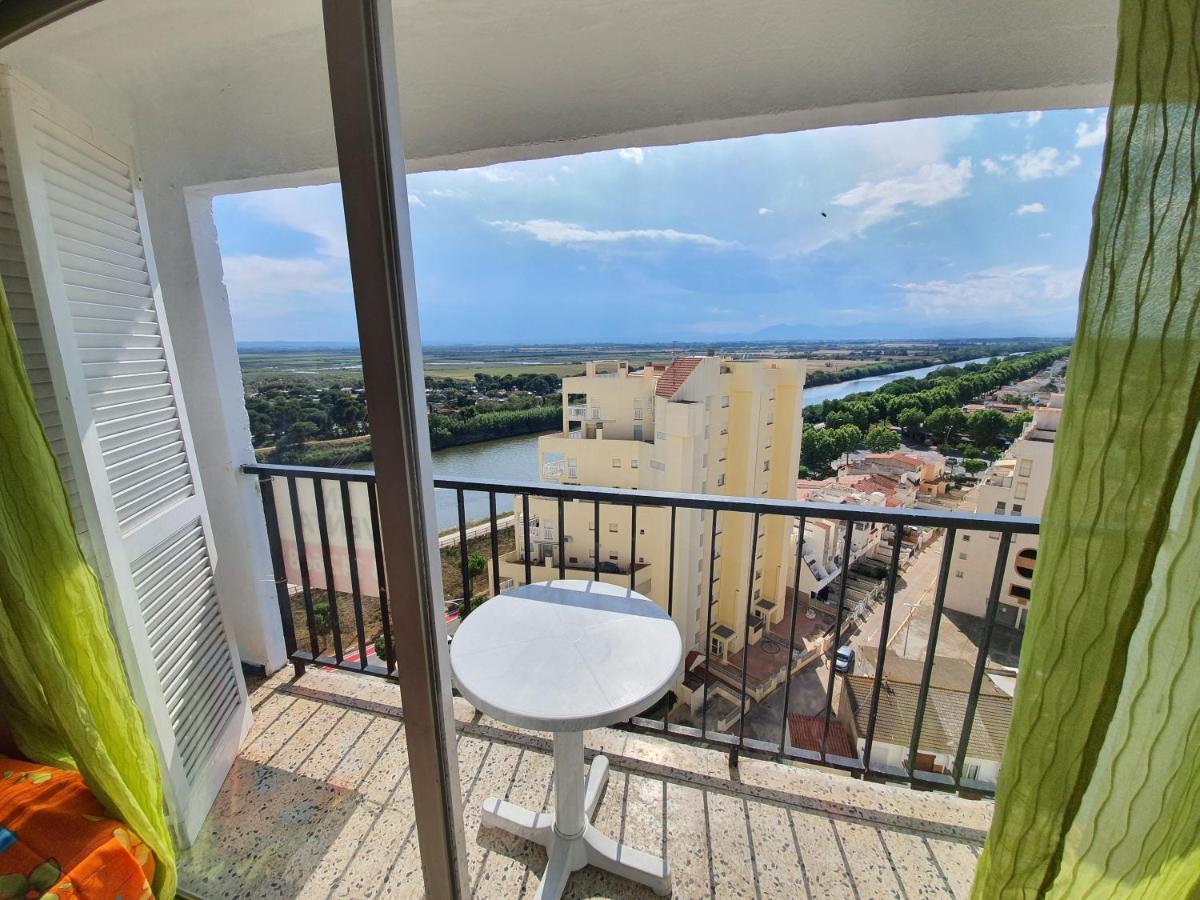 Karina Beach-2 * Empuriabrava