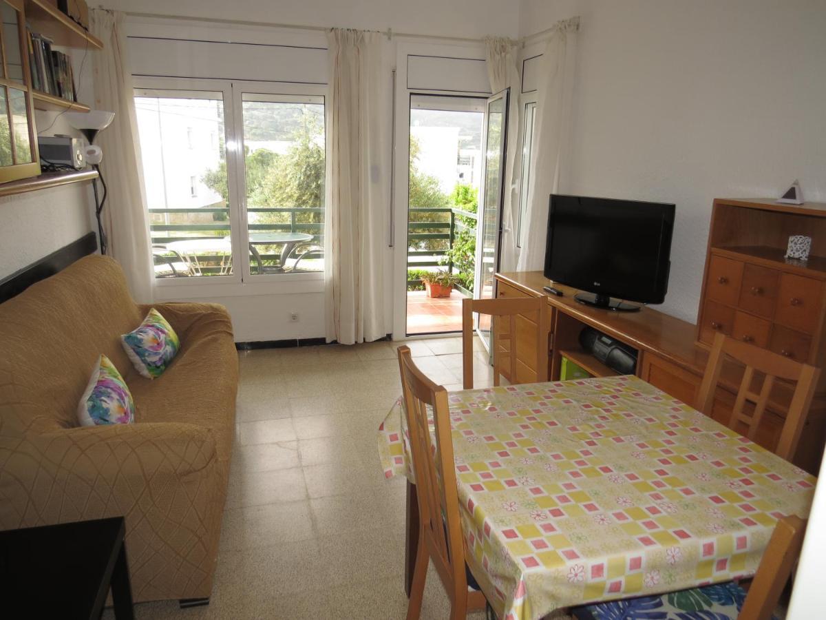 Mas Oliva Apartment Roses