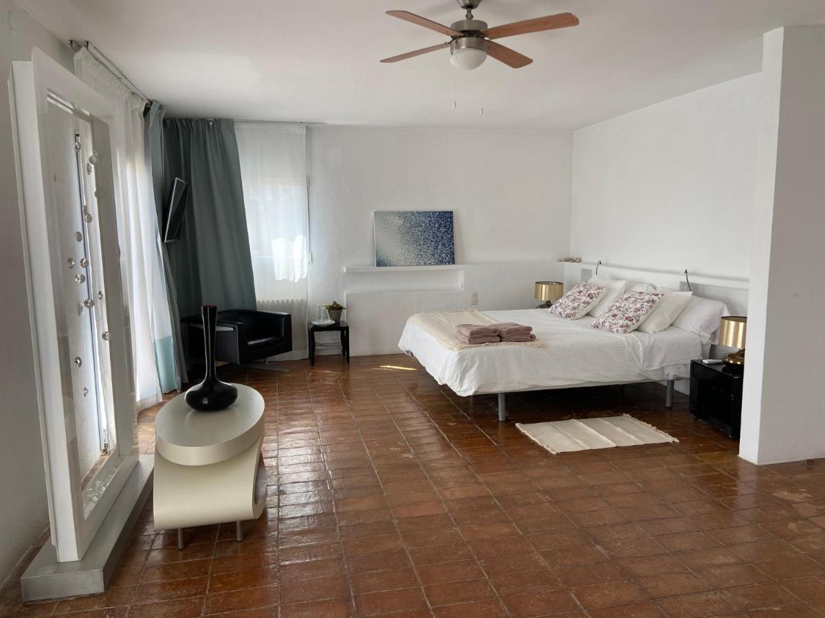 Cala Castell Suites Pensión