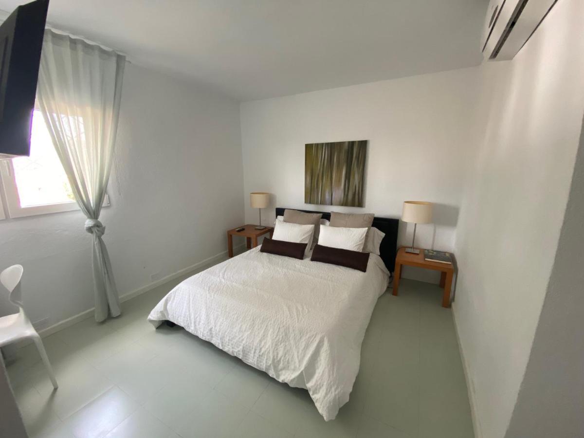 Cala Castell Suites Pensión