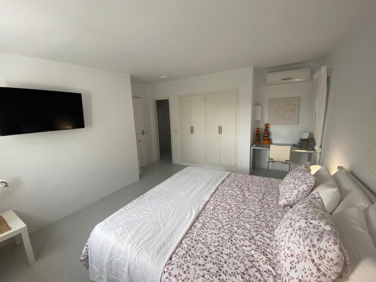 Cala Castell Suites Pensión