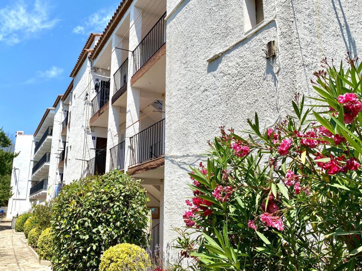 Palomar Apartment