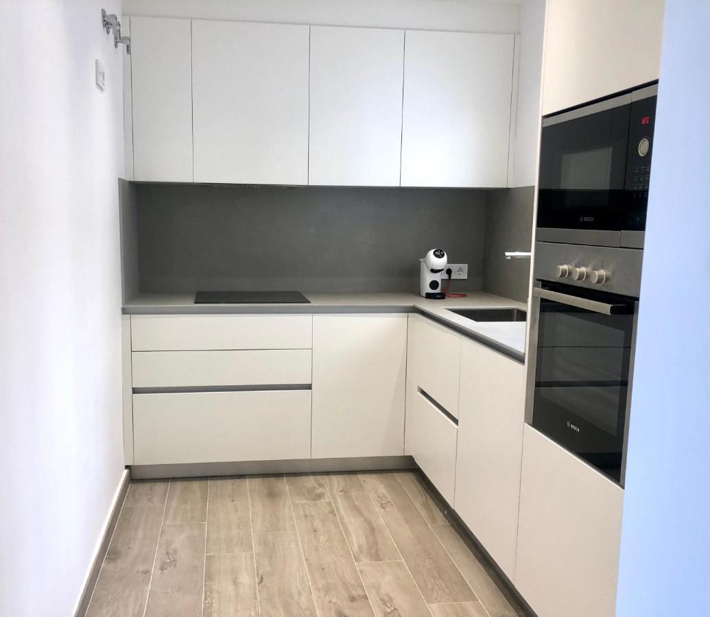 Apartment Pere Rahola - En La Playa De Canyelles Con Vistas Esplendidas - Terraza - Wifi