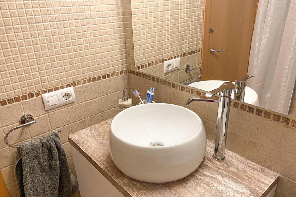 Blue Marina - Terraza, Piscina Y Wifi Gratis Apartment Roses