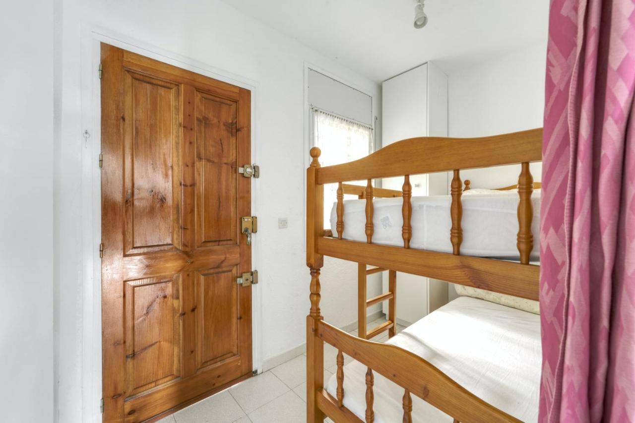 Seaside Apartment: Beachfront With Pool And Sea View Llanca