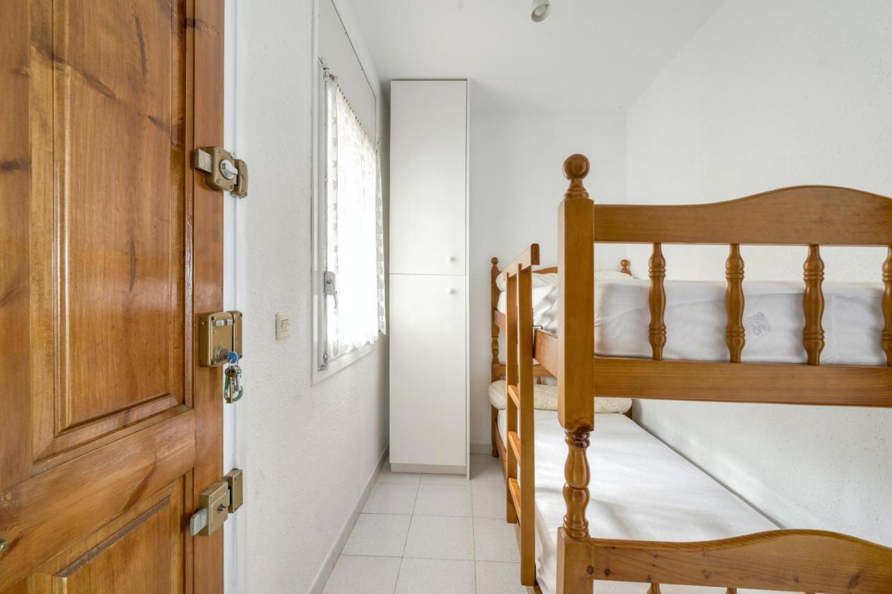 Seaside Apartment: Beachfront With Pool And Sea View * Llanca