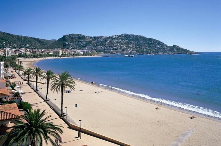Pour 4 Personnes A 2 Pas De La Apartment Roses