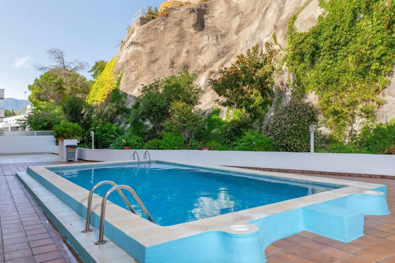 Lets Holidays Pool Near 5