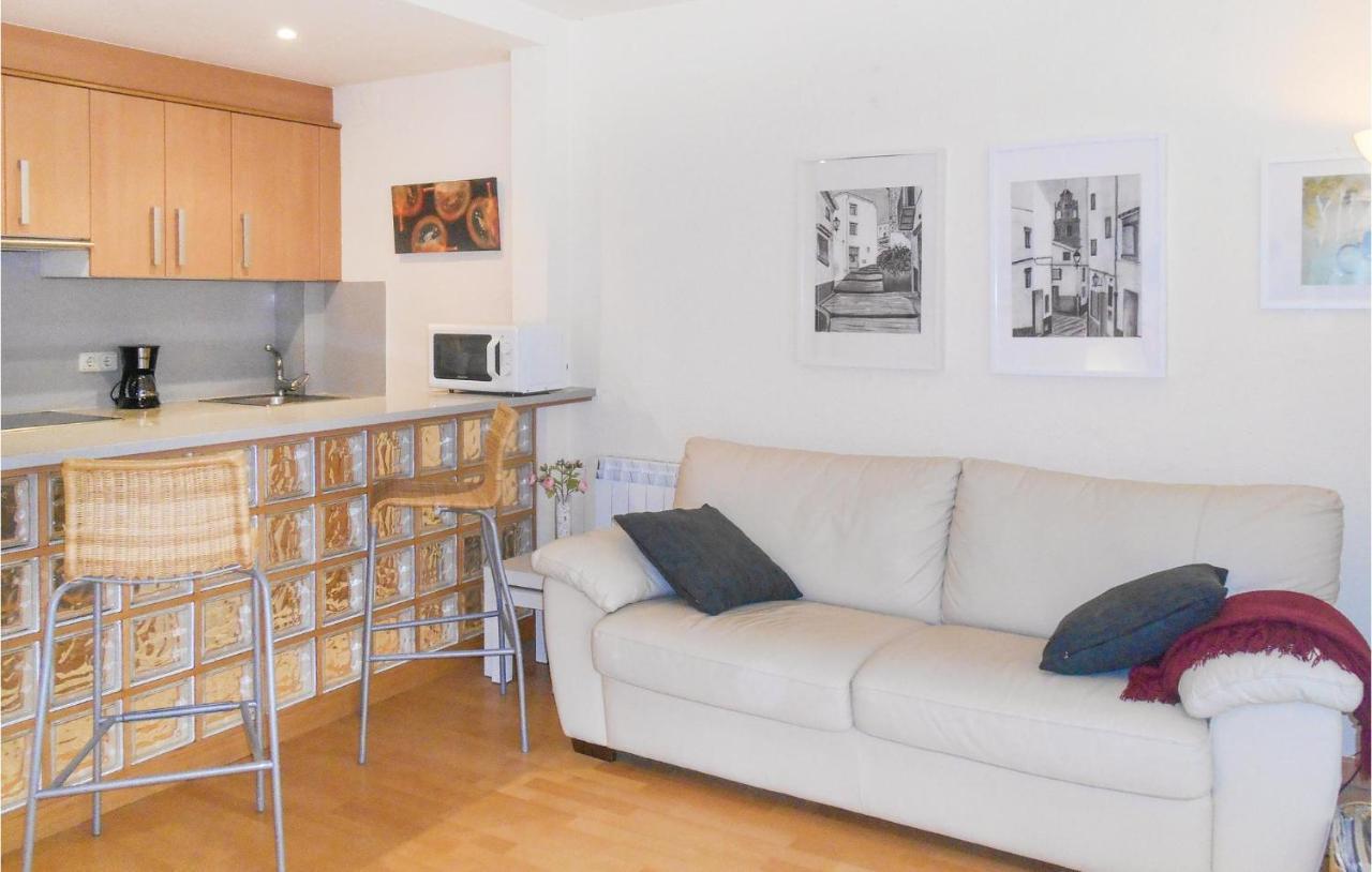Apartment 1 Bedroom Cozy In *