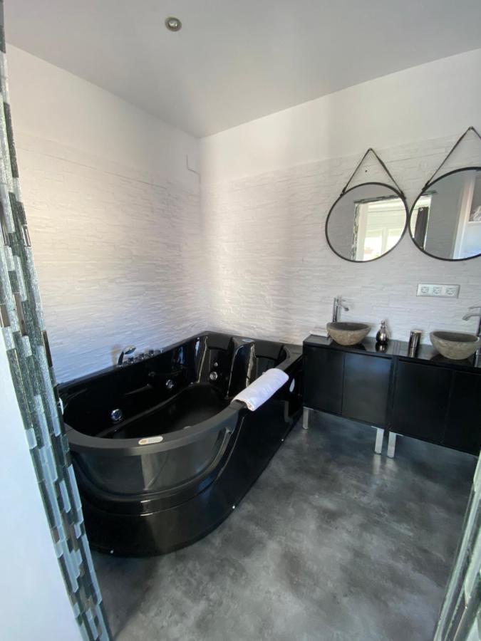Maison Sur Canaux Marina Avec 4 Suites Dont 1 Balnéo Jacuzzi Ampuriabrava