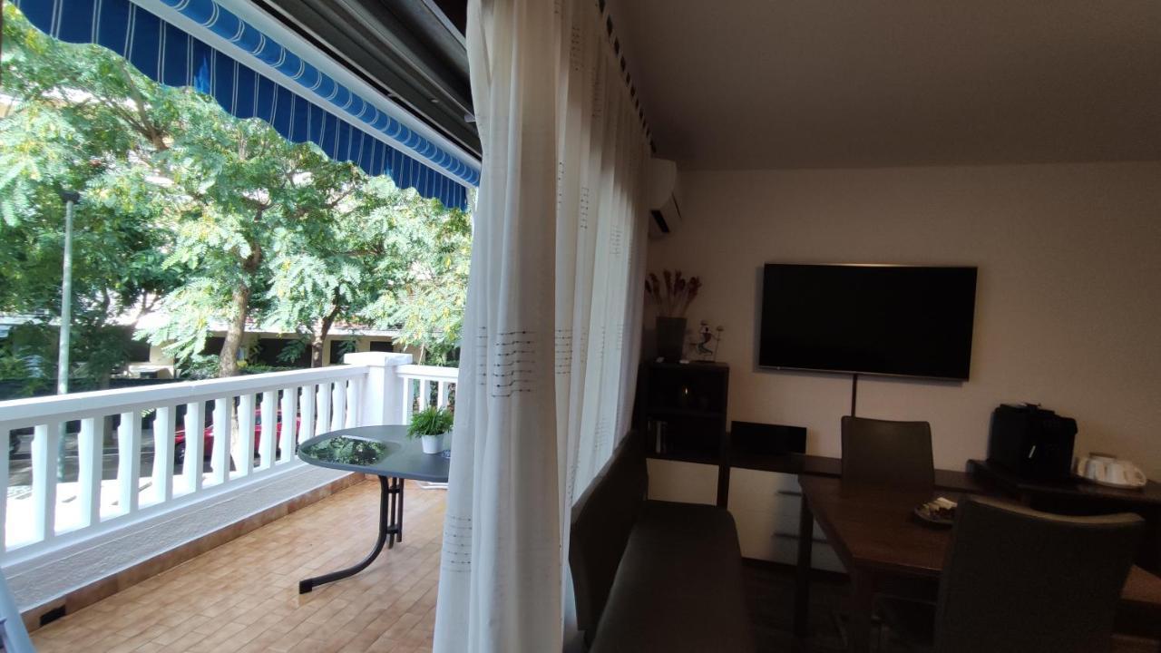 Apartment Apartamento Las Palmeras Roses