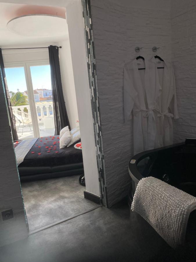 Maison Sur Canaux Marina Avec 4 Suites Dont 1 Balnéo Jacuzzi Сasa de vacaciones