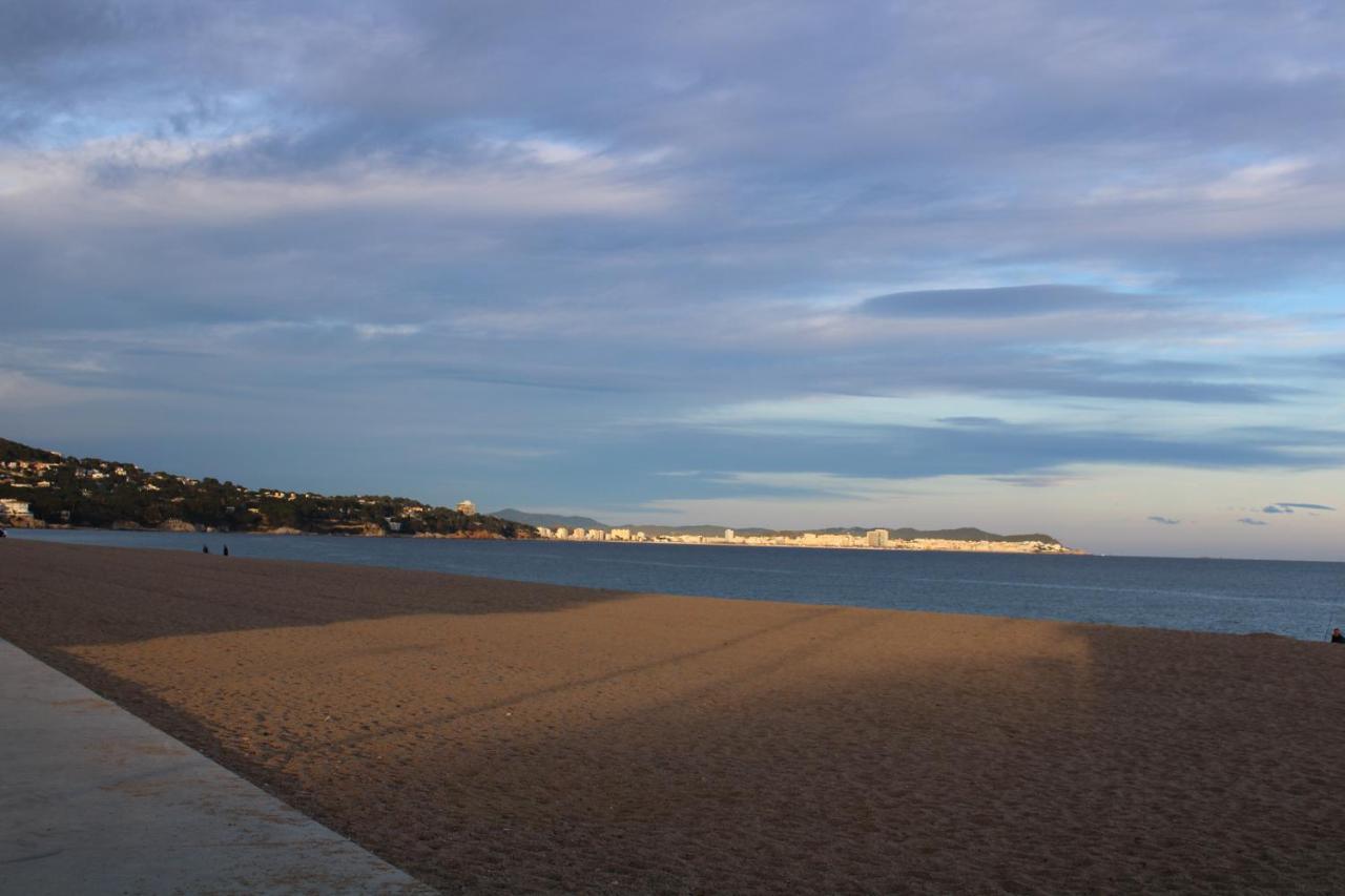 Estudio Primera Linea De Mar Con Piscina Y Parking Apartment