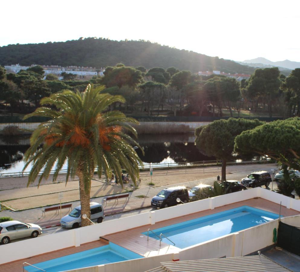 Estudio Primera Linea De Mar Con Piscina Y Parking Apartment