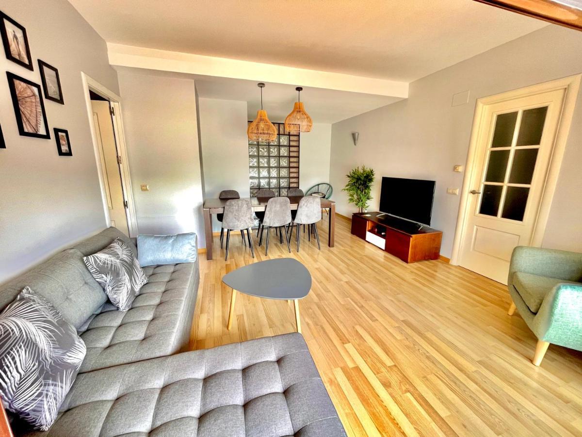 Seahomes Vacations, Fenals Beach&chic, Pk, Full Equipped