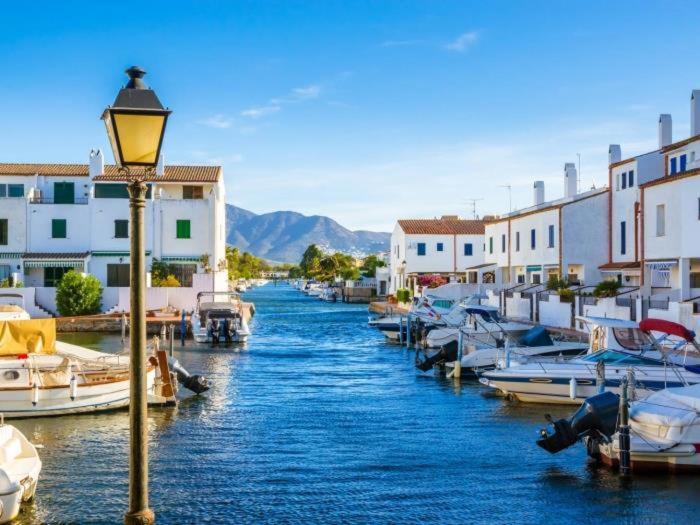 Royal Marine En Ampuriabrava