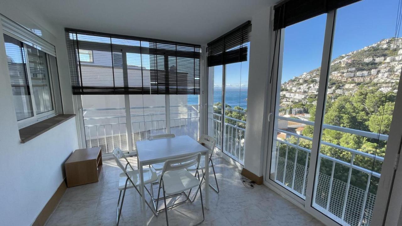 Apartamento En Canyelles Playa Con Vistas Al Mar Apartamento