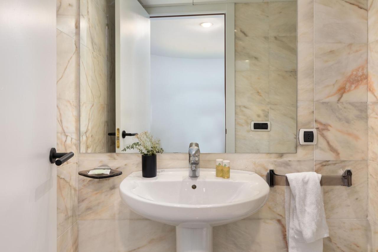 Flateli Placa Catalunya 10 *