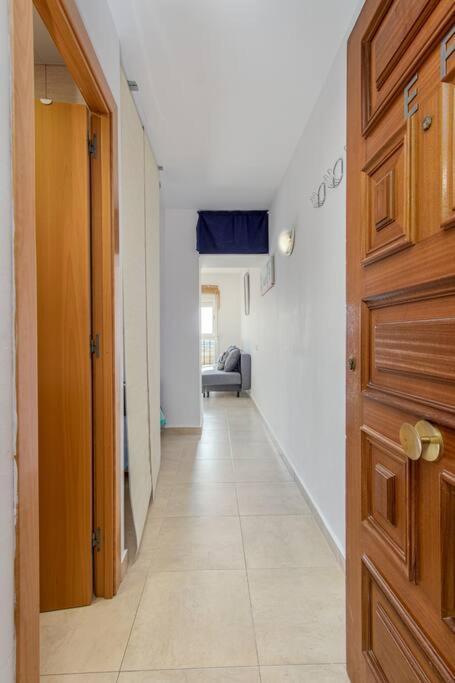 Apartamento 1ª Linea Playa, Wifi, Karina16 Centro, Piscinas Ampuriabrava