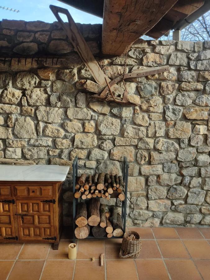 El Vilarot. La Casa De Piedra En La Naturaleza. Chalet