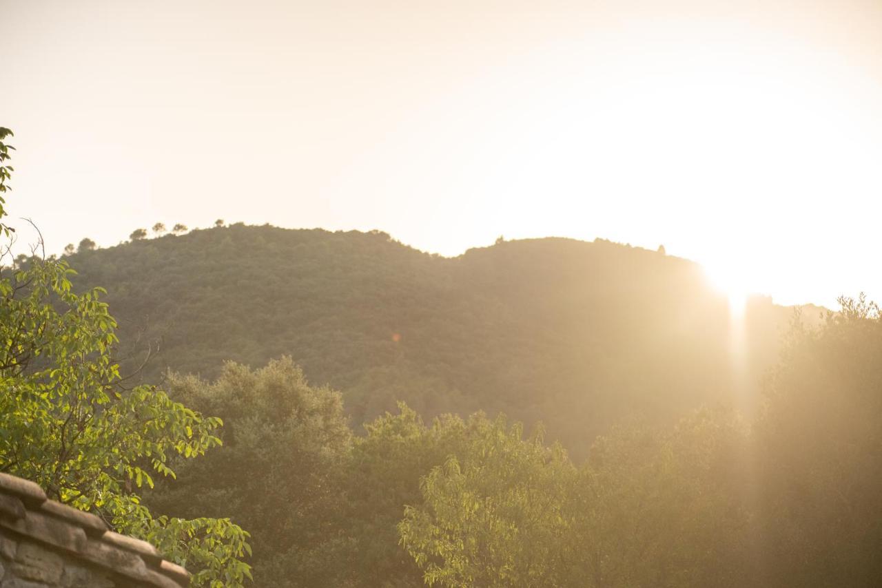 El Vilarot. La Casa De Piedra En La Naturaleza. * Girona