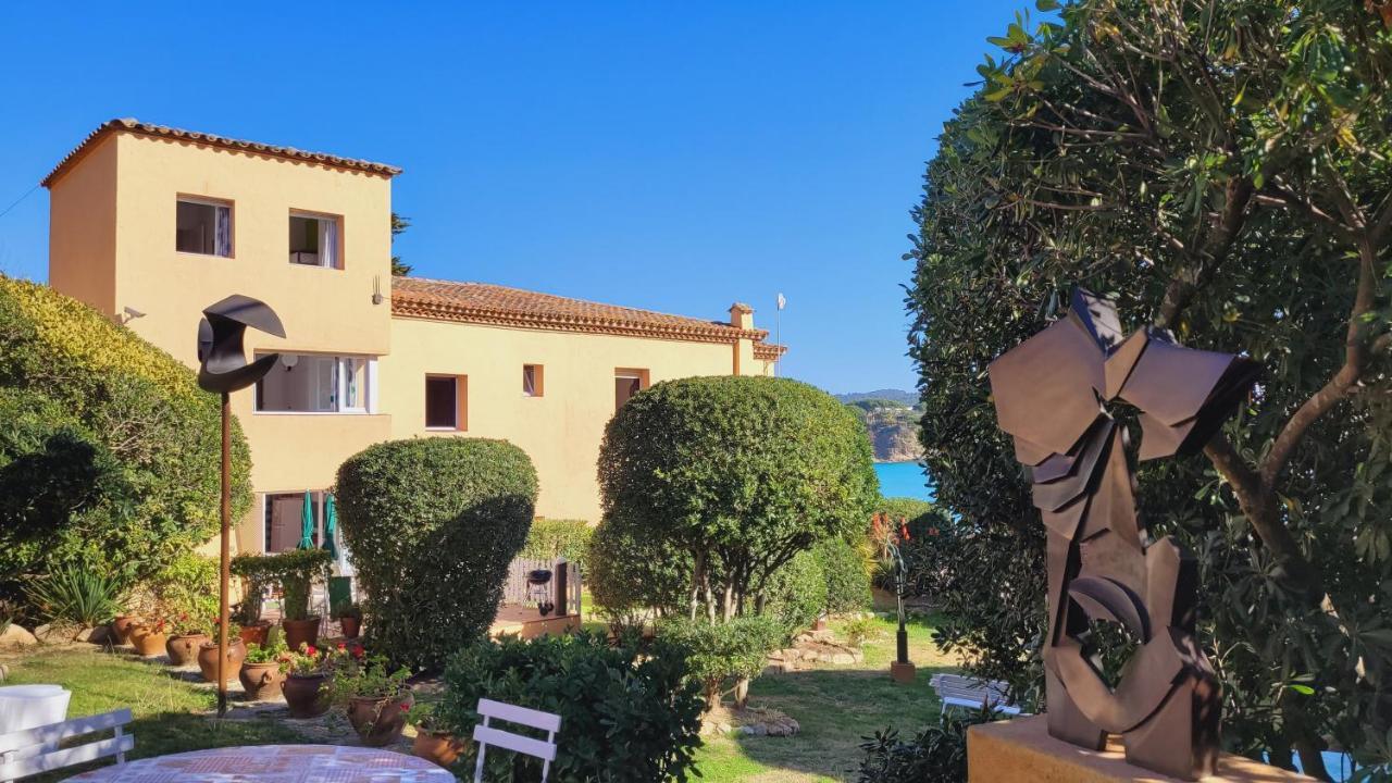 Casa Con Jardin A 25 Metros De La Playa. La T. *