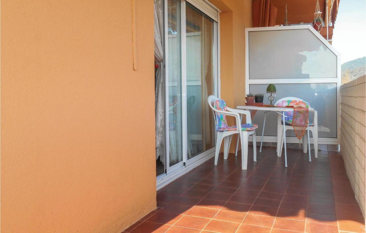 Apartamento Stunning In With Kitchen
