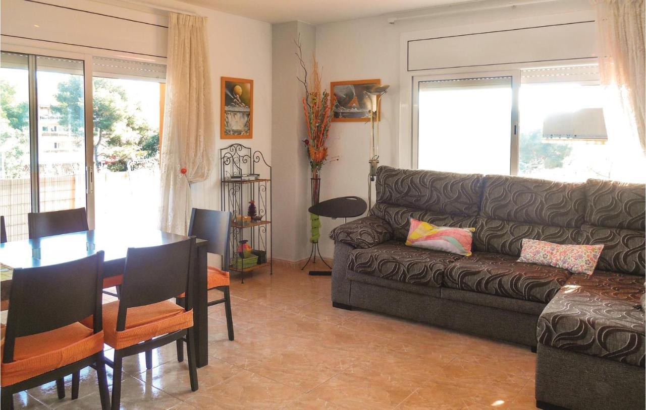 Apartamento Stunning In With Kitchen