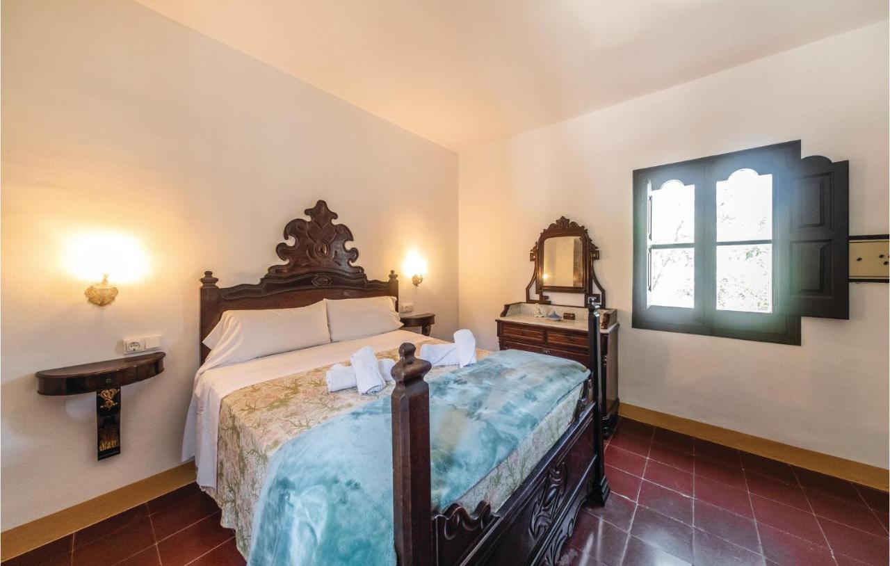 5 Bedroom Beautiful In Holiday home *