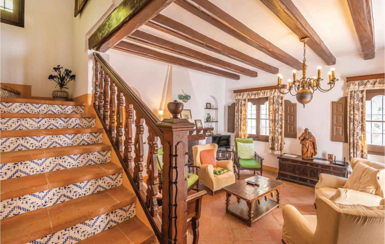 Сasa de vacaciones 5 Bedroom Beautiful In