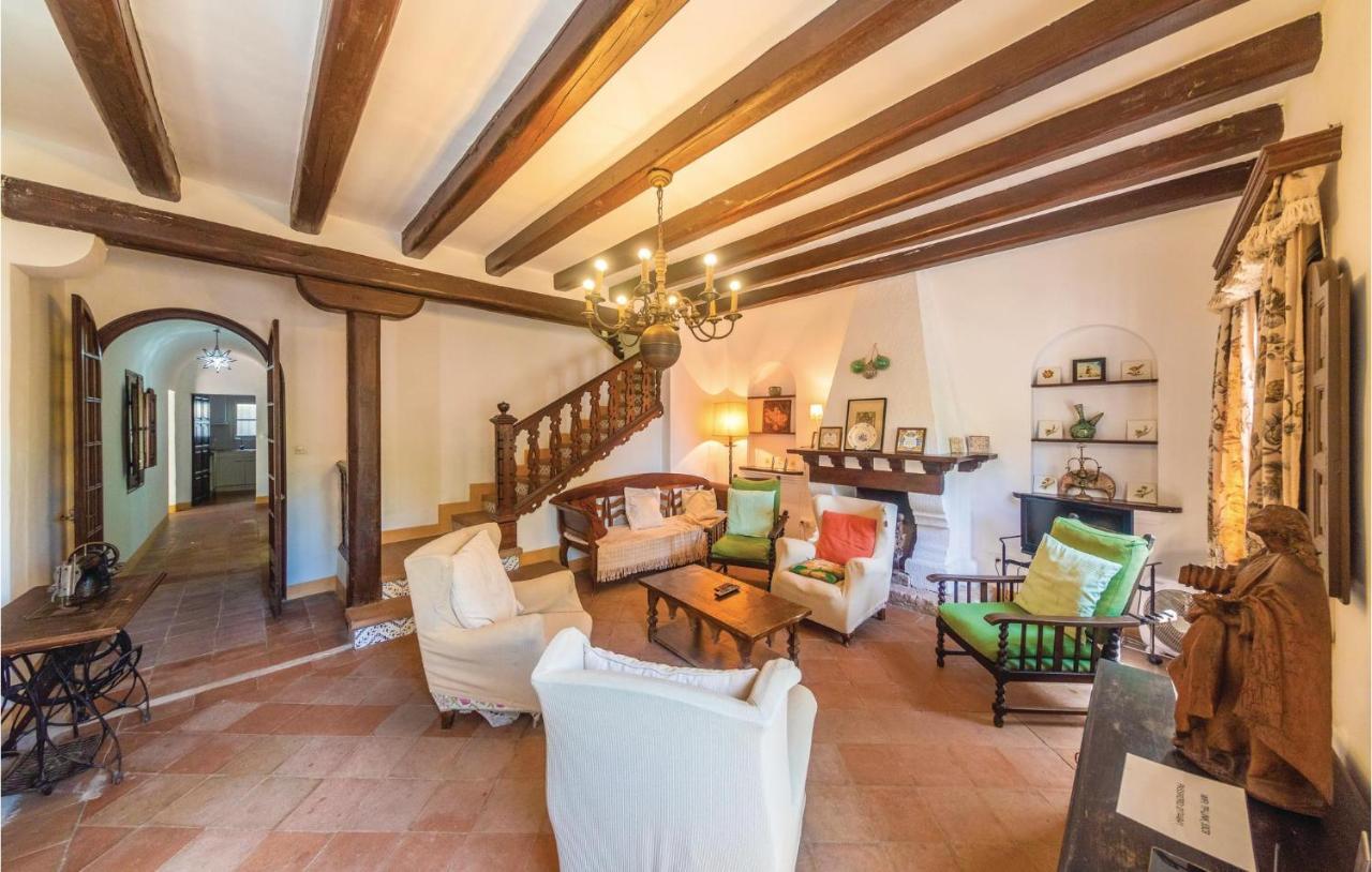 Сasa de vacaciones 5 Bedroom Beautiful In *