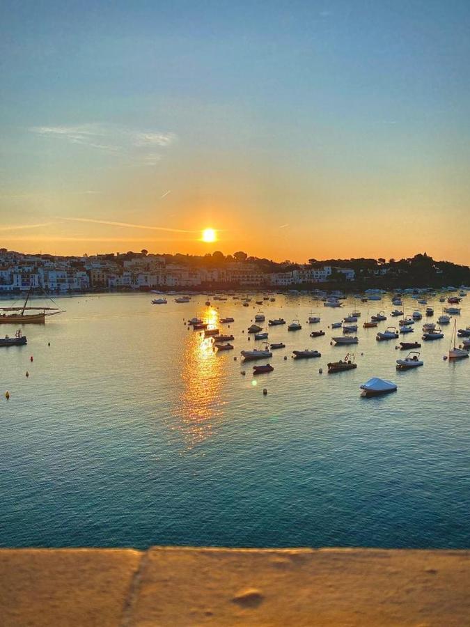 Beachfront Penthouse With Sea Views In Apartment Cadaques