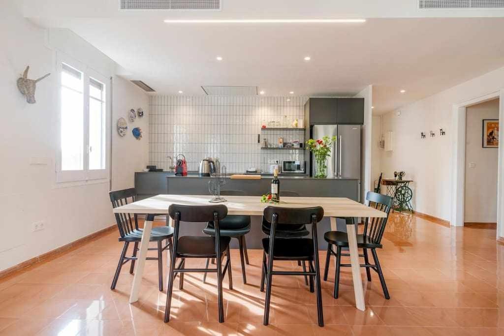 New Floor With A Lot Of Light & Aircon