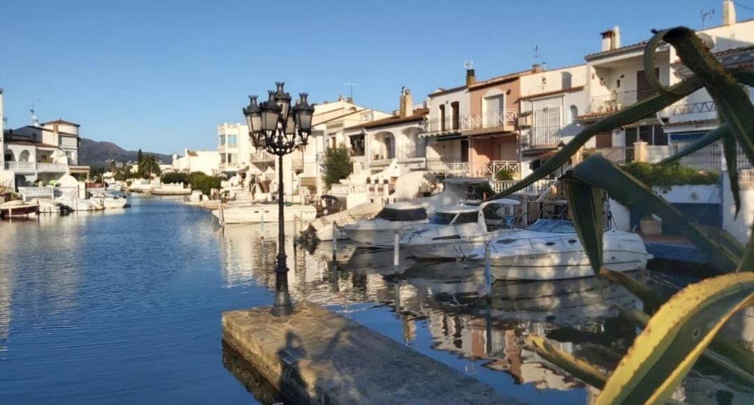 Apartment The Blue House Of The Costa Brava Arlet S Corner Castello  D'Empuries