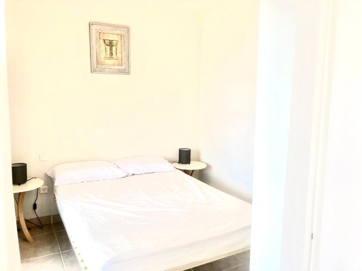 Acapulco Apartment Roses