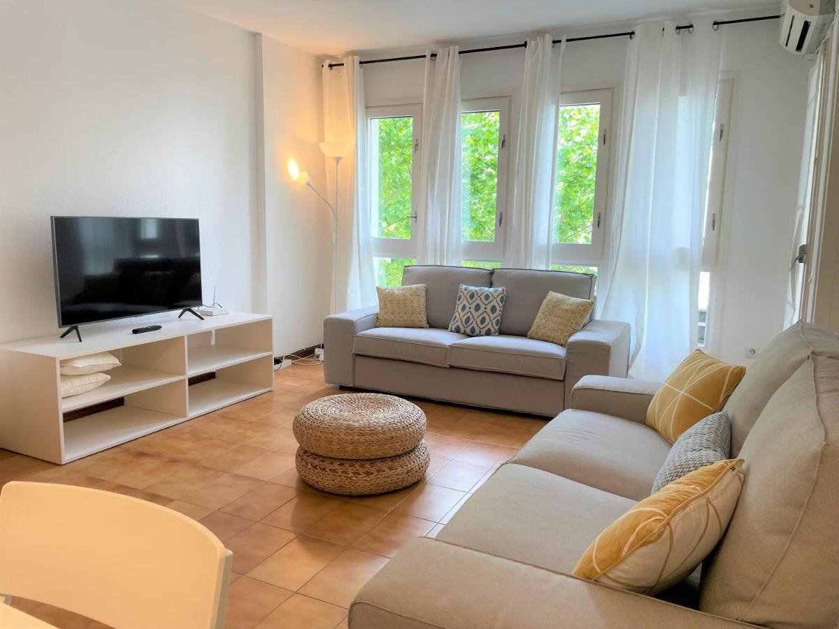 Serinyana - Acogedor Y Centrico Apartamento Con Amplia Terraza Cadaques
