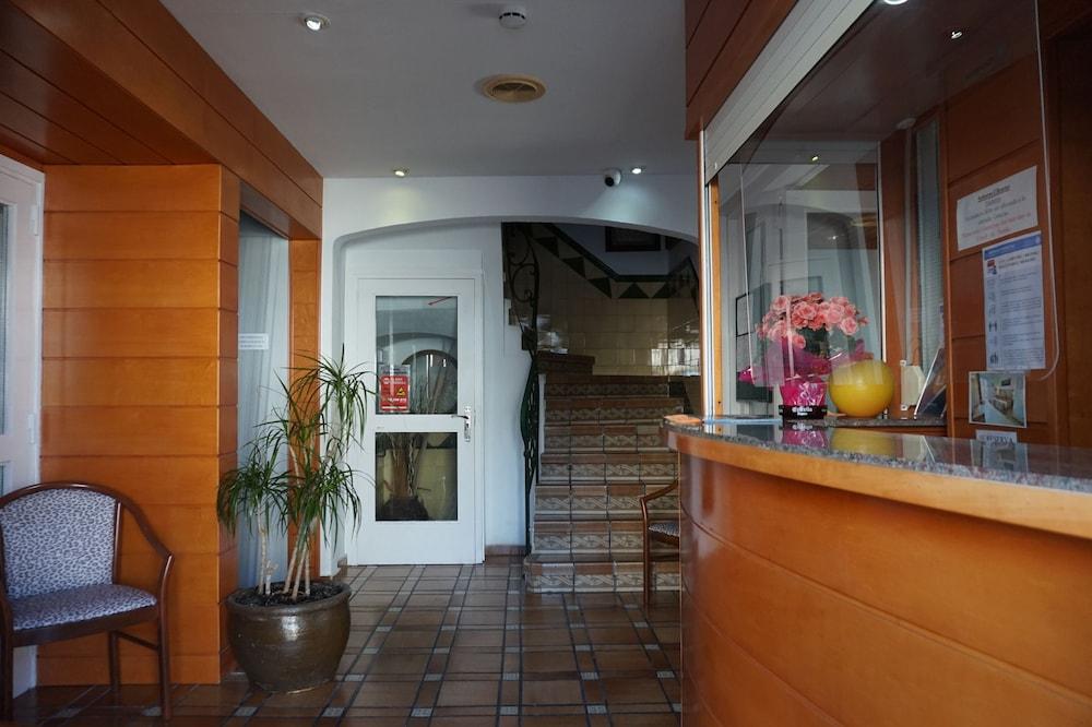 Hermes Hotel *