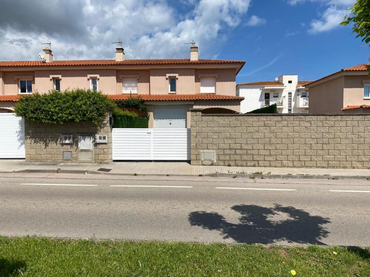 Casa A L'escala, Piscina Comunitaria, Mallols Holiday home *