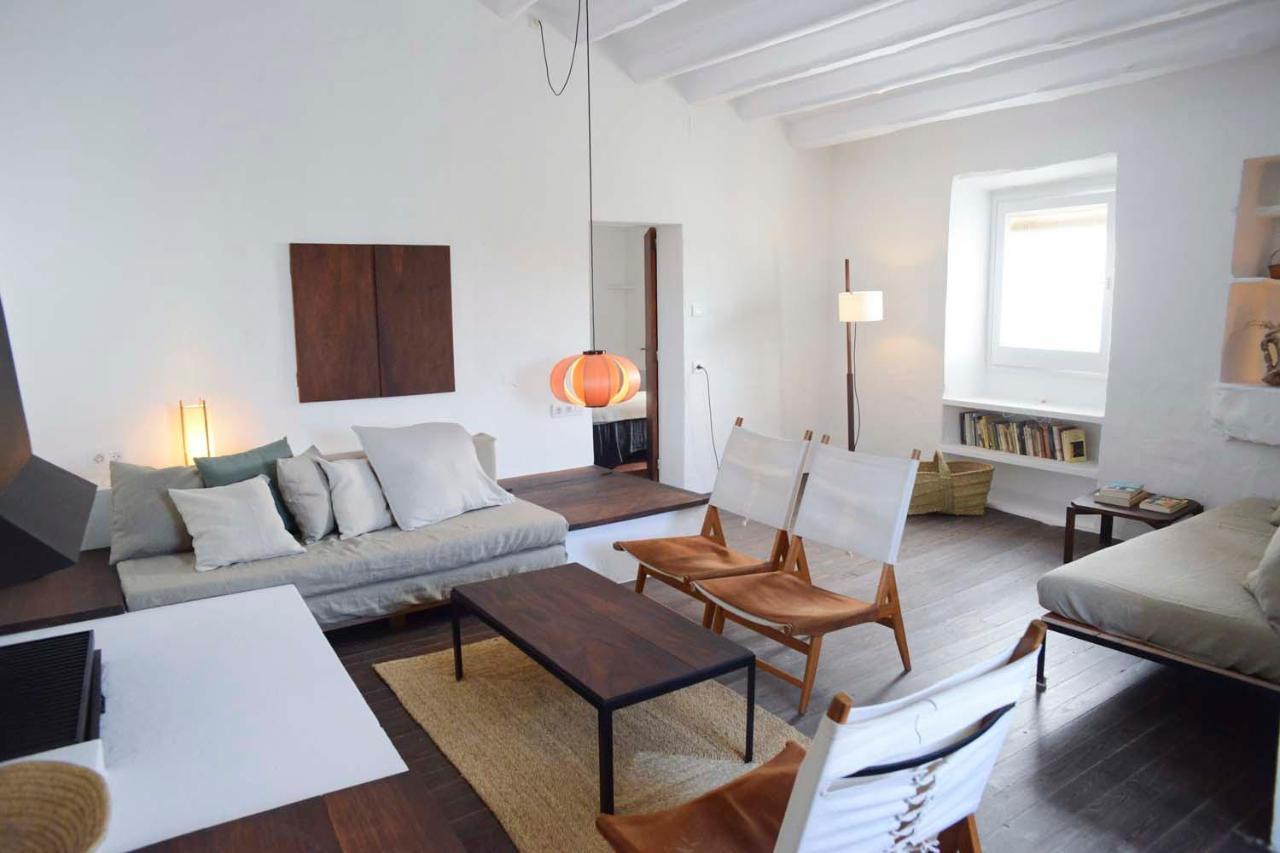 Cozy Townhouse In By Coderch Milá -