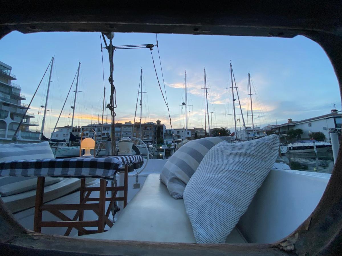 Alójate En Un Velero En O Regala La Experiencia A Alguien Especial Hotel en barco