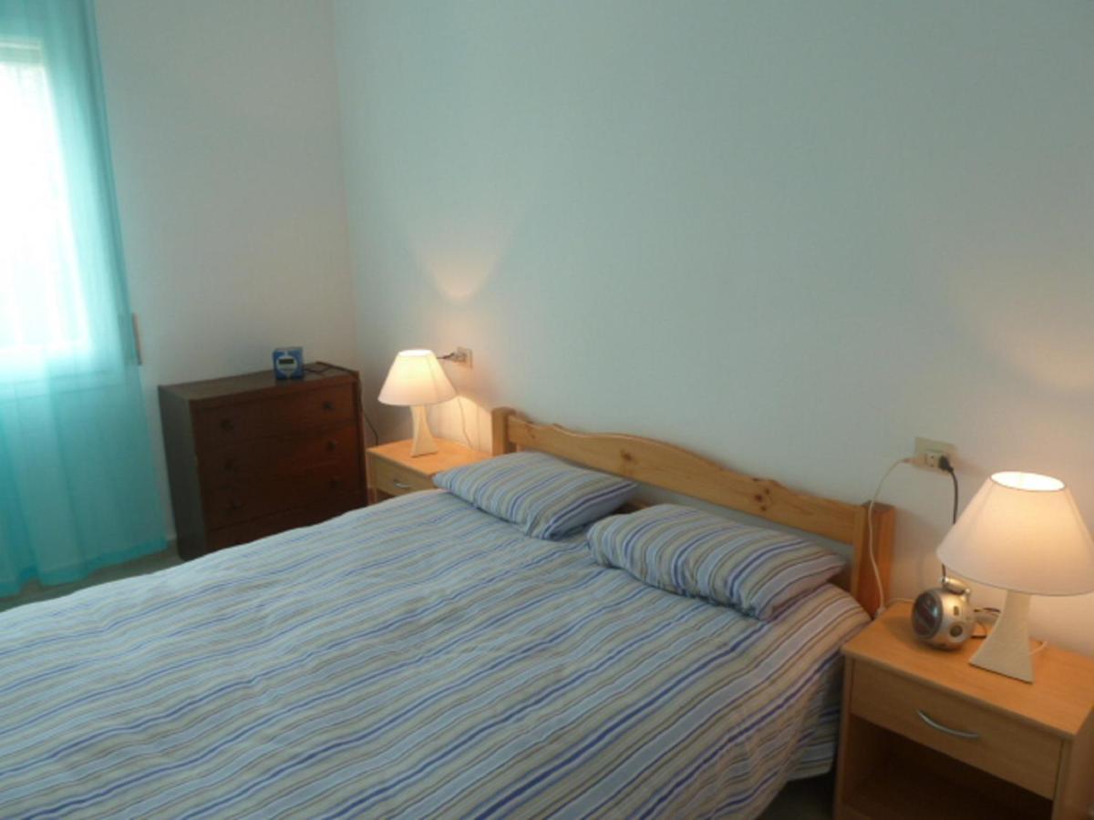 Apartamento En Planta Baja Directo Al Canal Ref 81 Apartamento