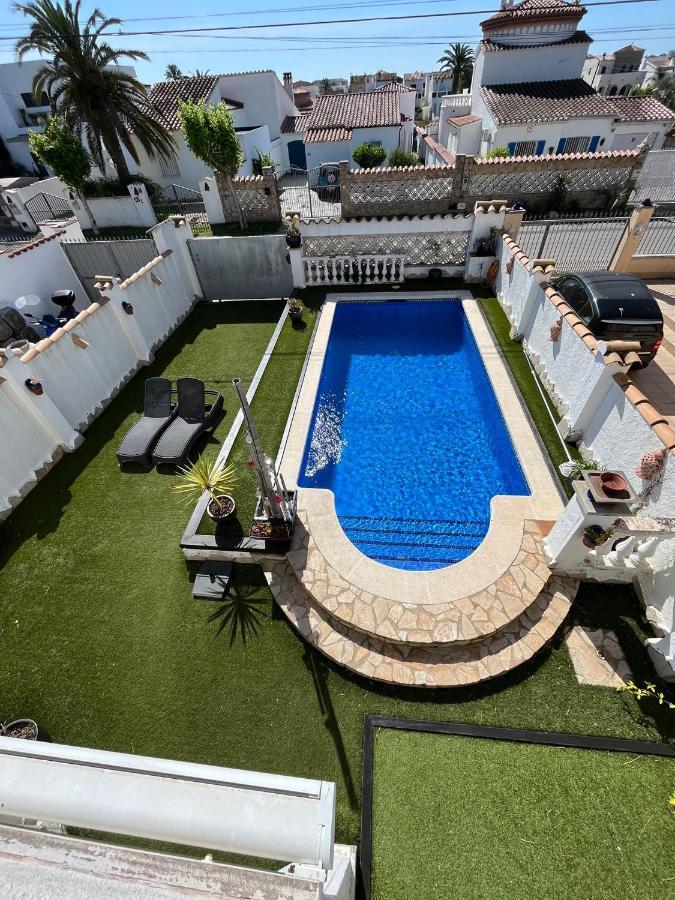 Avec Piscine Sur